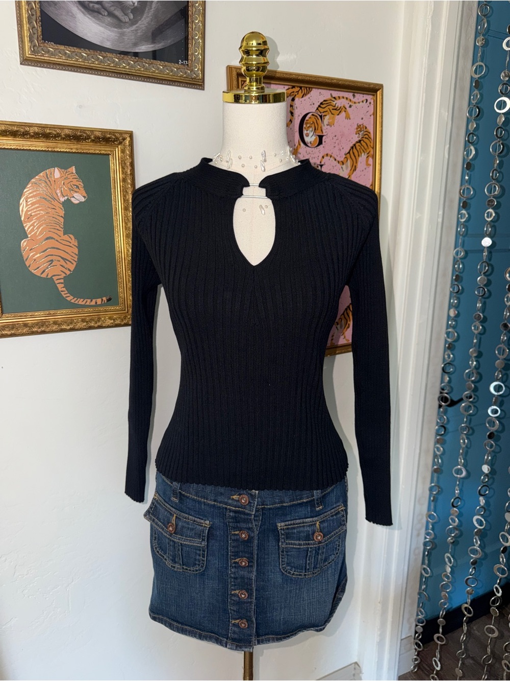 Vintage Y2K Black Ribbed Keyhole Long-Sleeve Top